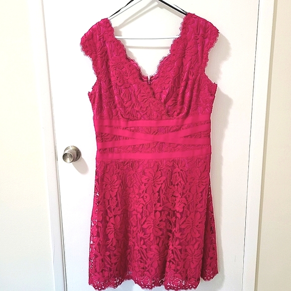 Tadashi Shoji Dresses & Skirts - Tadashi Shoji Lace Cocktail Dress